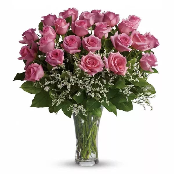 A bouquet of pink roses with baby&#39;s breath in a vase.